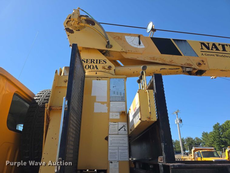 image for item FI0997 1995 International 4900 crane truck