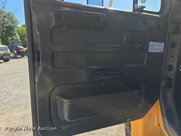 image for item FI0997 1995 International 4900 crane truck