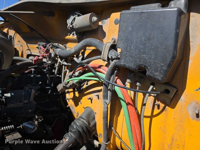 image for item FI0997 1995 International 4900 crane truck
