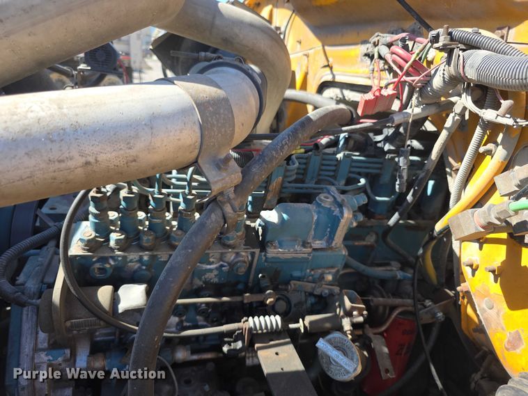 image for item FI0997 1995 International 4900 crane truck