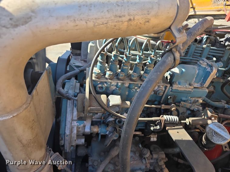image for item FI0997 1995 International 4900 crane truck