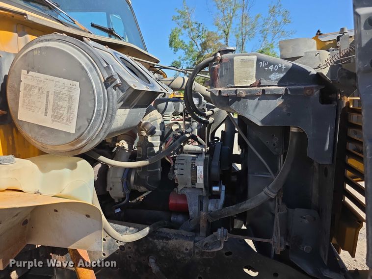 image for item FI0997 1995 International 4900 crane truck