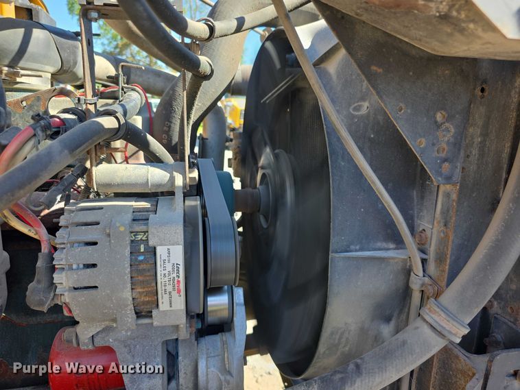 image for item FI0997 1995 International 4900 crane truck