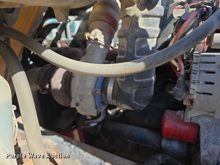 image for item FI0997 1995 International 4900 crane truck