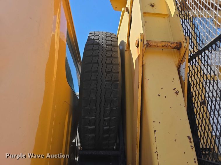 image for item FI0997 1995 International 4900 crane truck