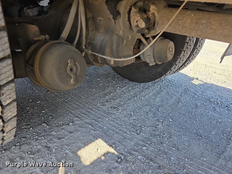 image for item FI0997 1995 International 4900 crane truck