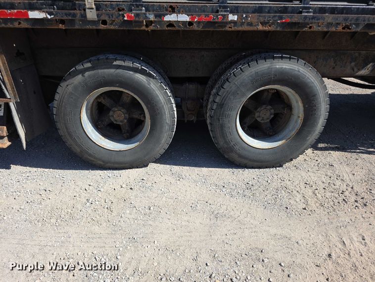 image for item FI0997 1995 International 4900 crane truck
