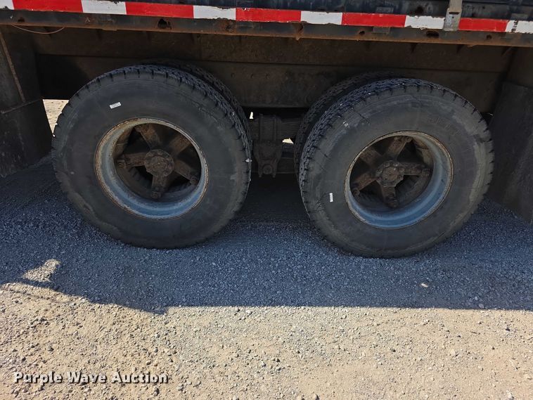image for item FI0997 1995 International 4900 crane truck