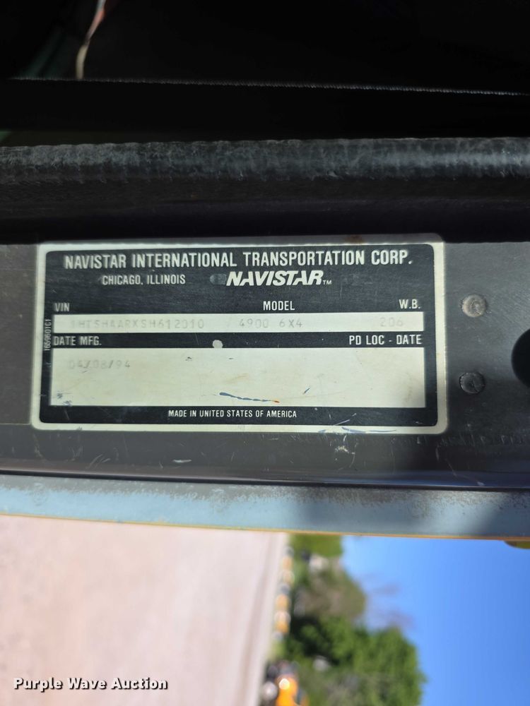 image for item FI0997 1995 International 4900 crane truck
