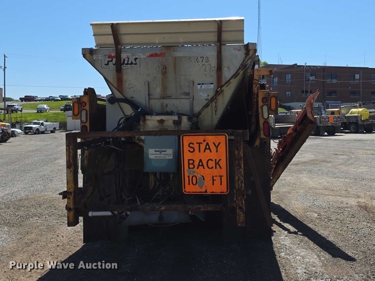 image for item FI0998 2004 International 7400 dump truck