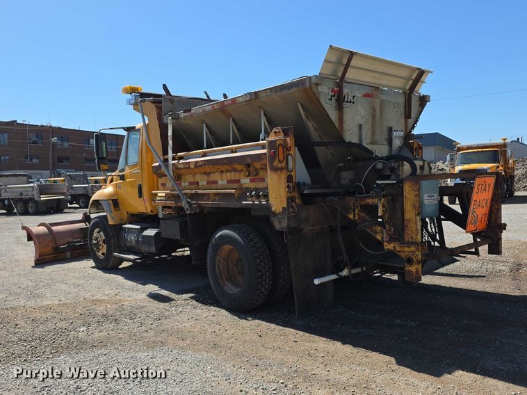 image for item FI0998 2004 International 7400 dump truck