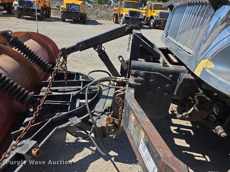 image for item FI0998 2004 International 7400 dump truck