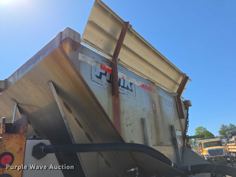 image for item FI0998 2004 International 7400 dump truck