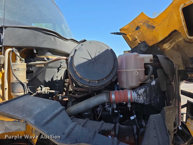 image for item FI0998 2004 International 7400 dump truck