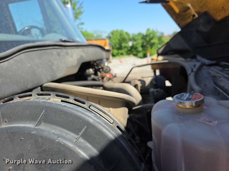 image for item FI0998 2004 International 7400 dump truck