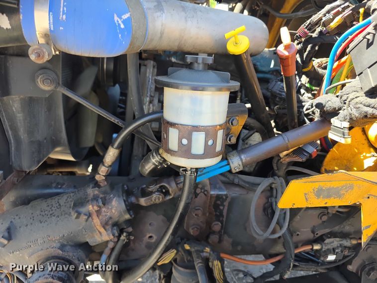 image for item FI0998 2004 International 7400 dump truck