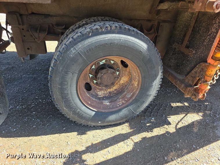 image for item FI0998 2004 International 7400 dump truck