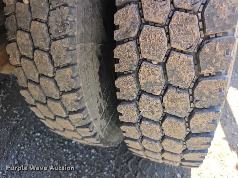 image for item FI0998 2004 International 7400 dump truck