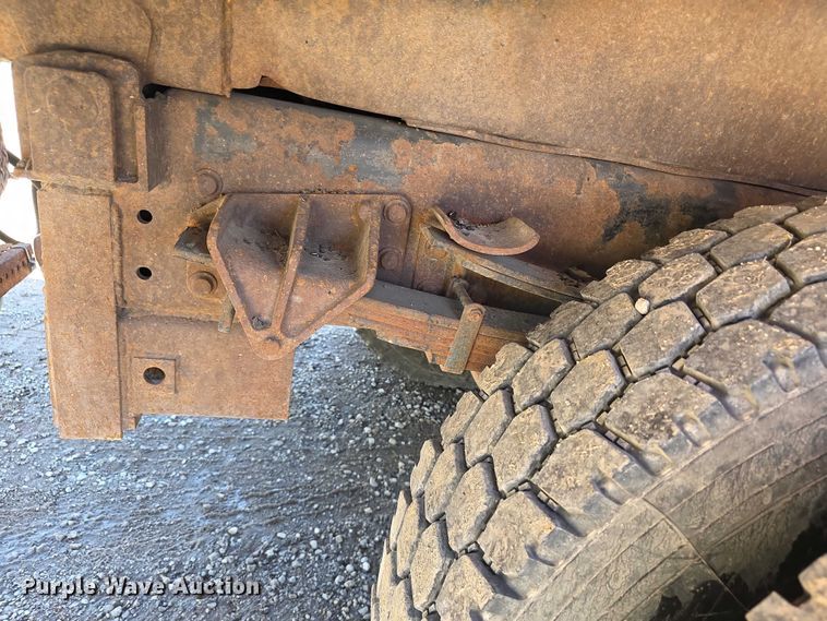 image for item FI0998 2004 International 7400 dump truck