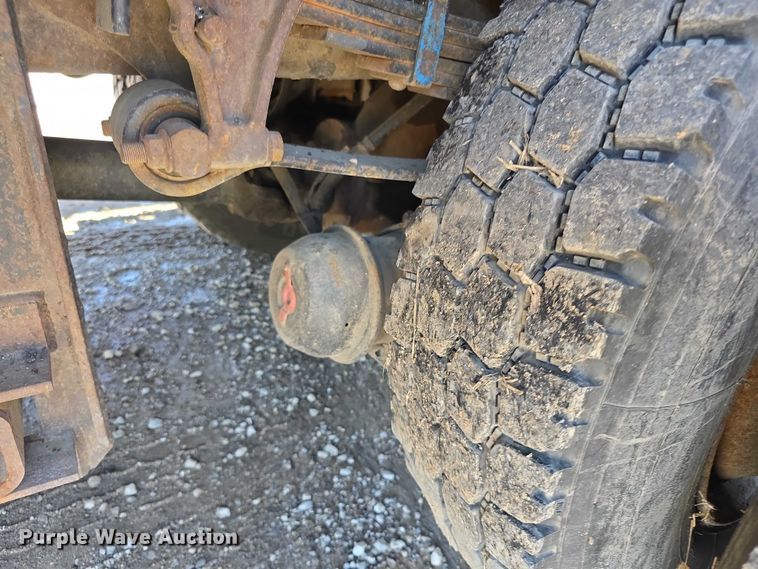 image for item FI0998 2004 International 7400 dump truck