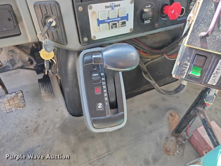 image for item FI0998 2004 International 7400 dump truck