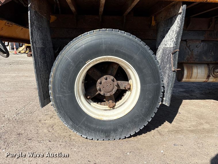 image for item FK1307 1994 International 4900 dump truck
