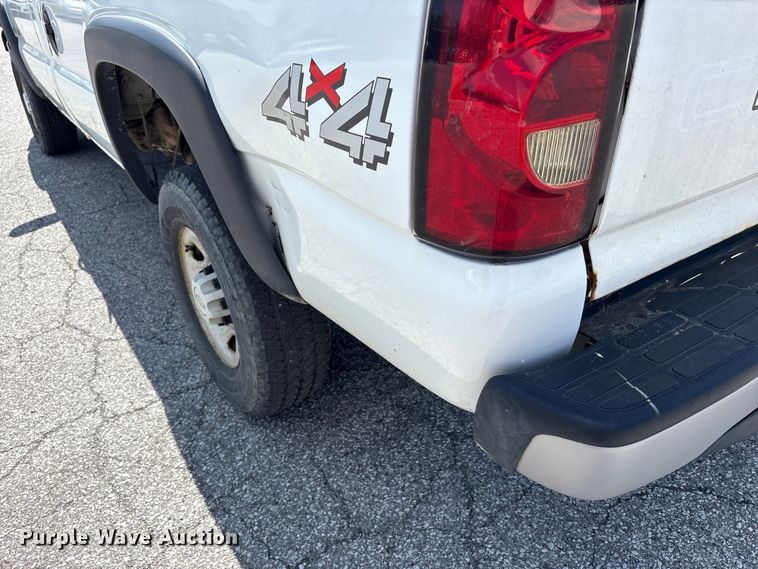 image for item FK1448 2005 Chevrolet Silverado 2500HD pickup truck