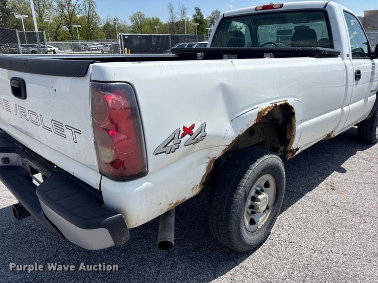 image for item FK1448 2005 Chevrolet Silverado 2500HD pickup truck