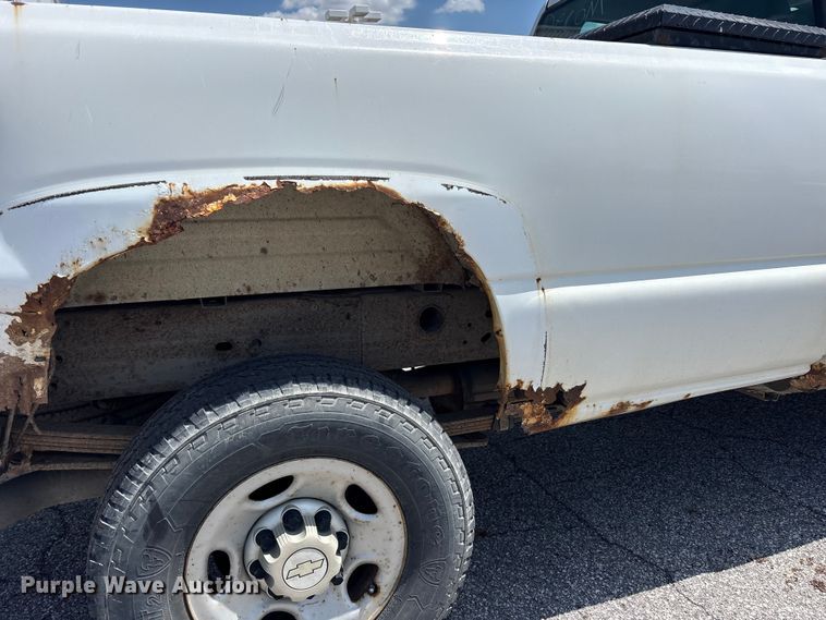 image for item FK1448 2005 Chevrolet Silverado 2500HD pickup truck