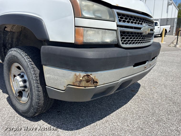 image for item FK1448 2005 Chevrolet Silverado 2500HD pickup truck