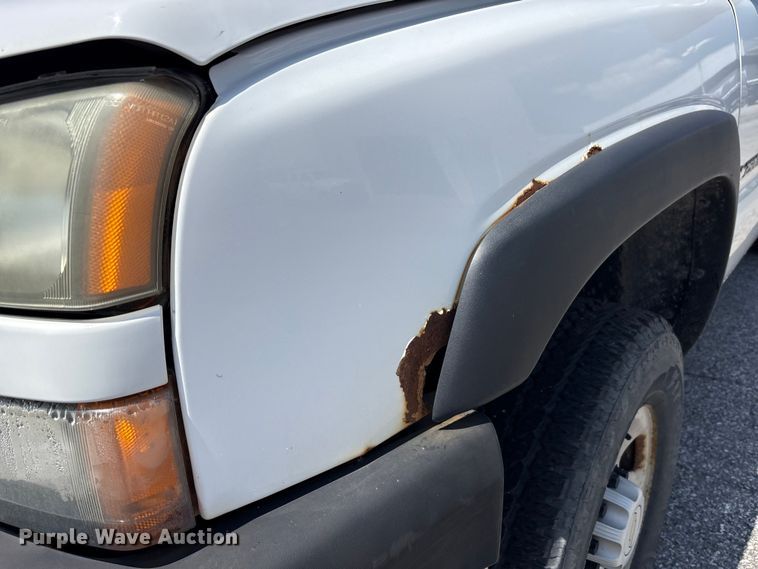 image for item FK1448 2005 Chevrolet Silverado 2500HD pickup truck