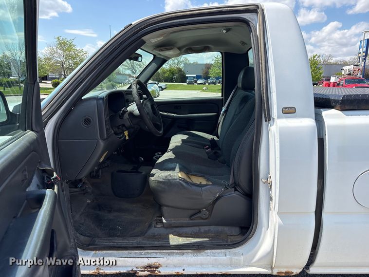 image for item FK1448 2005 Chevrolet Silverado 2500HD pickup truck