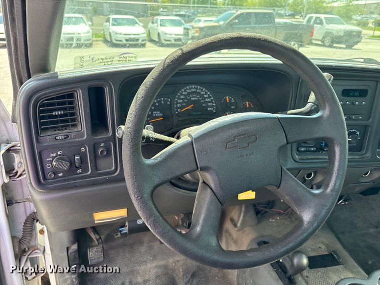 image for item FK1448 2005 Chevrolet Silverado 2500HD pickup truck