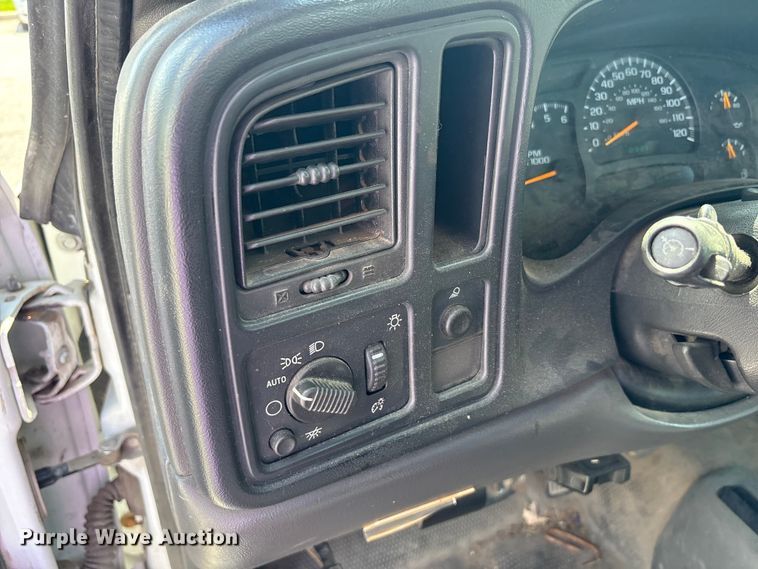 image for item FK1448 2005 Chevrolet Silverado 2500HD pickup truck