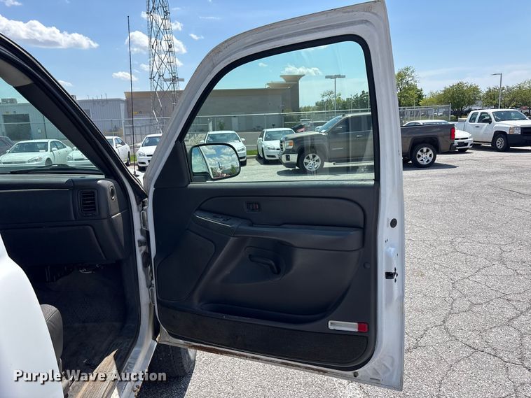 image for item FK1448 2005 Chevrolet Silverado 2500HD pickup truck