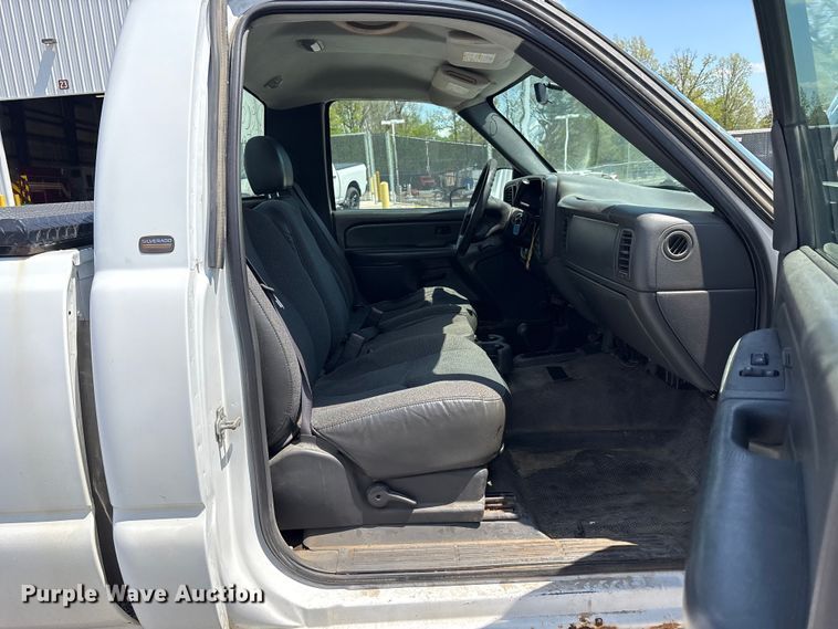 image for item FK1448 2005 Chevrolet Silverado 2500HD pickup truck