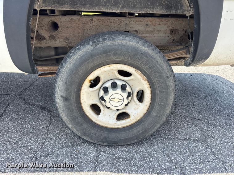image for item FK1448 2005 Chevrolet Silverado 2500HD pickup truck