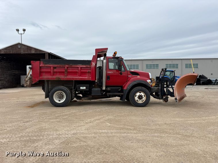 image for item FK1461 2008 International 7400 SFA dump truck