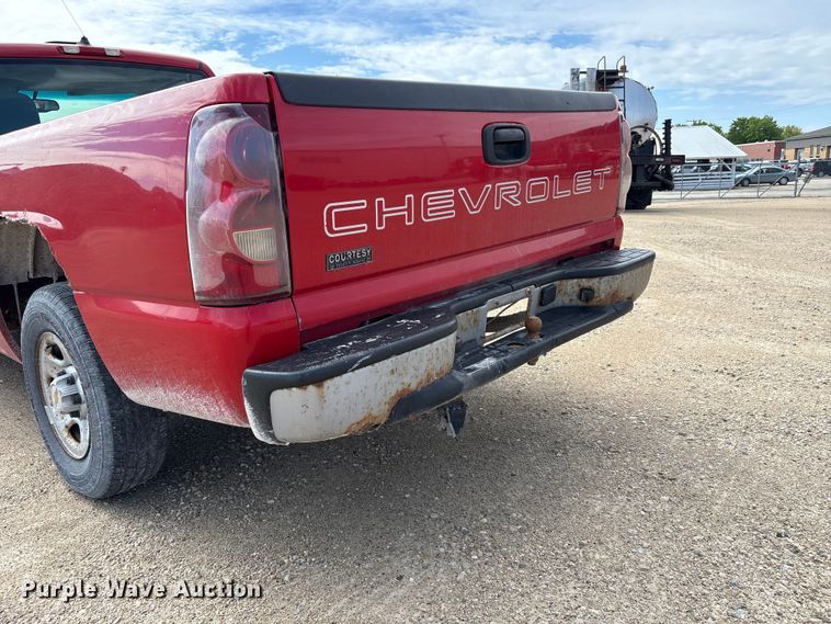 image for item FK1462 2003 Chevrolet Silverado 1500 pickup truck