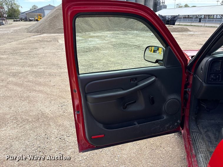 image for item FK1462 2003 Chevrolet Silverado 1500 pickup truck