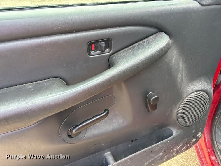 image for item FK1462 2003 Chevrolet Silverado 1500 pickup truck