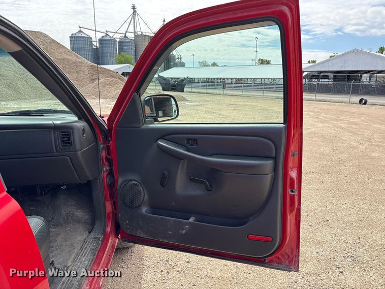 image for item FK1462 2003 Chevrolet Silverado 1500 pickup truck