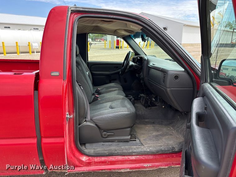 image for item FK1462 2003 Chevrolet Silverado 1500 pickup truck