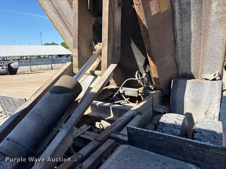 image for item FK1463 2009 International 7400 SFA dump truck
