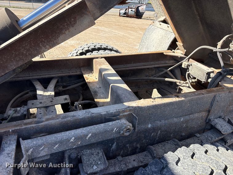 image for item FK1463 2009 International 7400 SFA dump truck