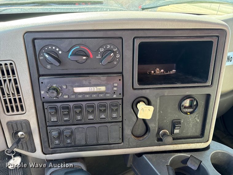 image for item FK1463 2009 International 7400 SFA dump truck