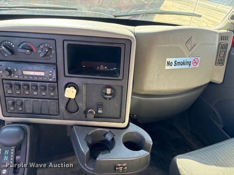image for item FK1463 2009 International 7400 SFA dump truck