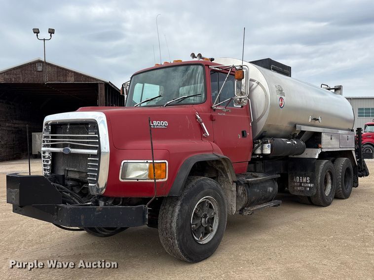 image for item FK1470 1992 Ford L8000 oil distributor truck