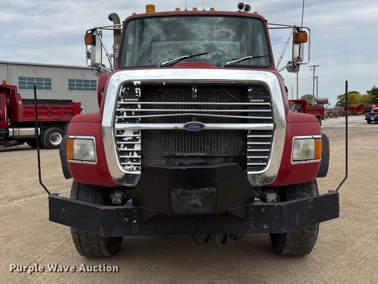 image for item FK1470 1992 Ford L8000 oil distributor truck