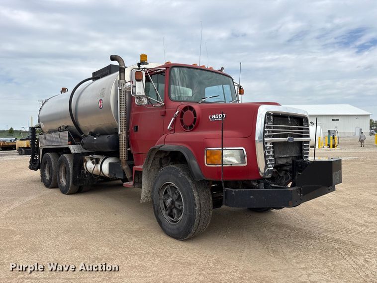 image for item FK1470 1992 Ford L8000 oil distributor truck